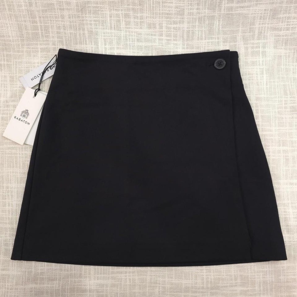 Babaton black mini skirt with button detail. Size: 0